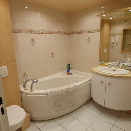 Joli Qutre Pieces Dans Recente Et Bien Entretenue Nommee Le Clos De La Pepiniere A Cabourg