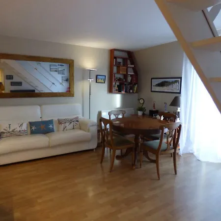 Appartement Joli Qutre Pieces Dans Recente Et Bien Entretenue Nommee Le Clos De La Pepiniere A *