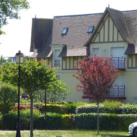 Joli Qutre Pieces Dans Recente Et Bien Entretenue Nommee Le Clos De La Pepiniere A Cabourg